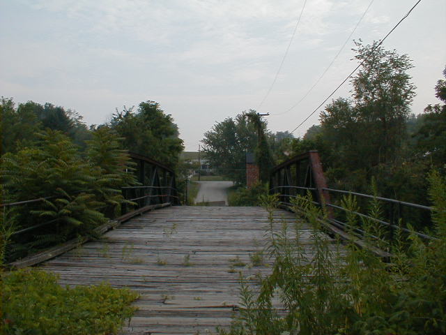 Overpass in Bulger off Simpson Rd looking south (40.37918N 80.32716W)