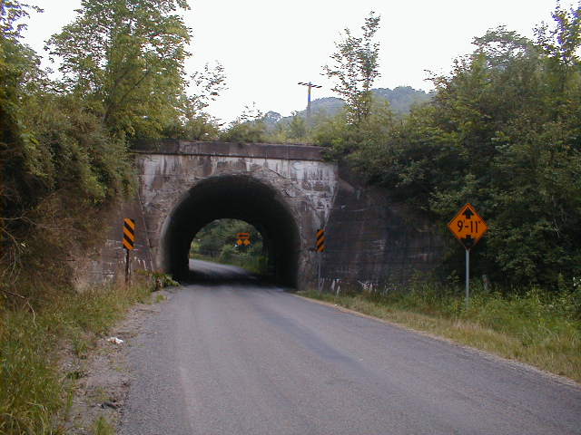 View looking south toward underpass at Hanlin Station (40.36765N 40.46696W)