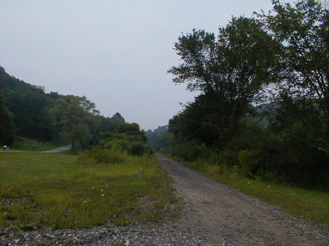 View looking east from crossing (40.36610N 80.50963W)